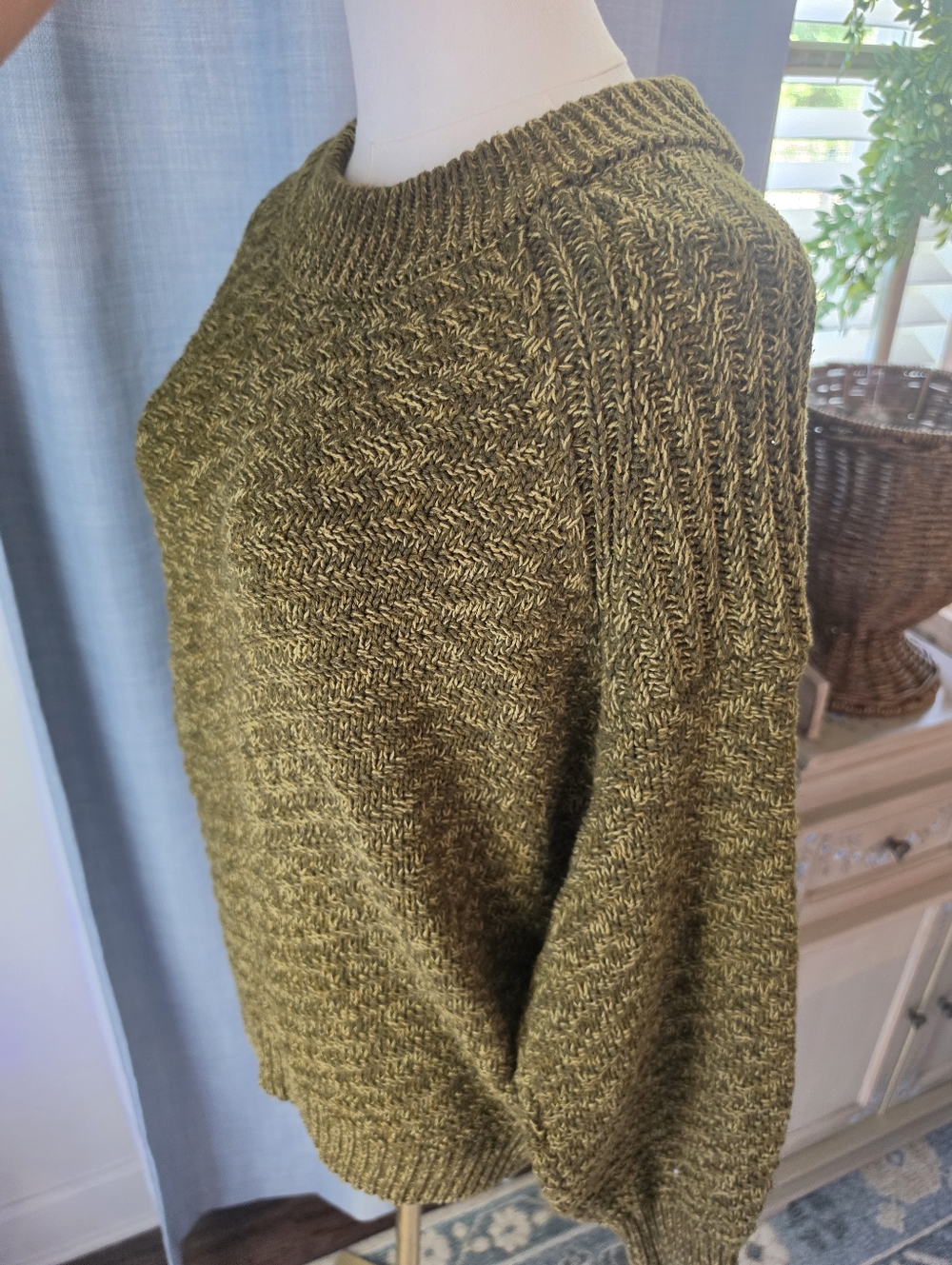 Universal Thread Green Sweater - Picture 4 of 4